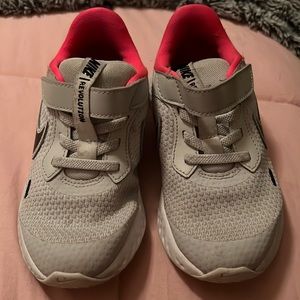 Gently Used Toddler Girls Nike Revolution Size 11C w/ Velcro closure